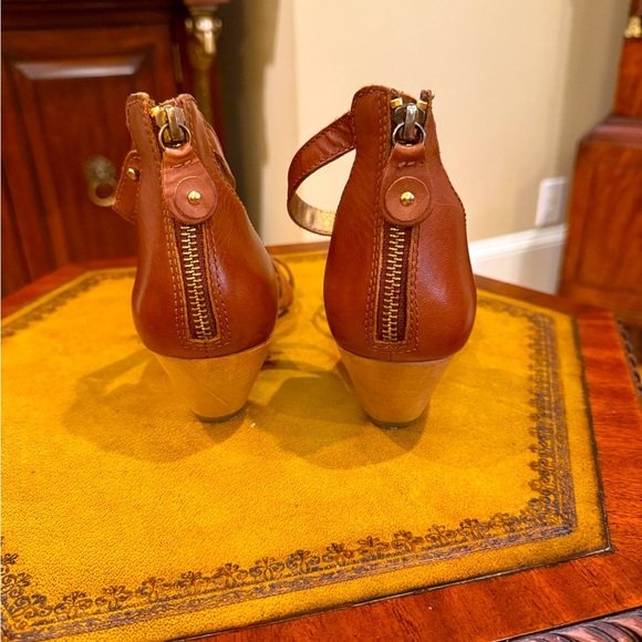 Cynthia Vincent Leather Wedge Sandals Size 9 MSRP $298 - Picture 4 of 8